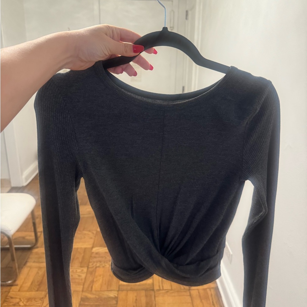 ALO Yoga Twist Front Top
